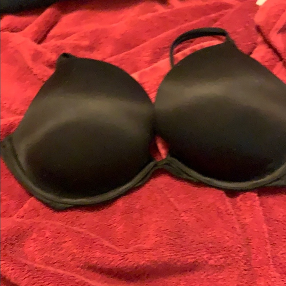 Victoria’s Secret black T-shirt bra 32 DD